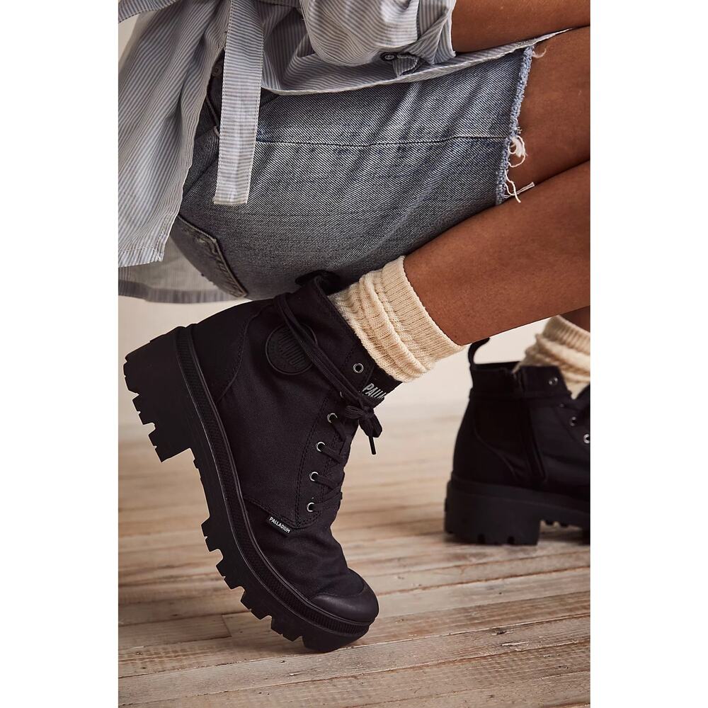 NIB! Palladium Women's Pampa Hi-Top Lug Sole Sneakers - Size 7